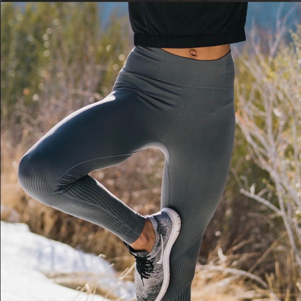 Large Gray Grid performance leggings